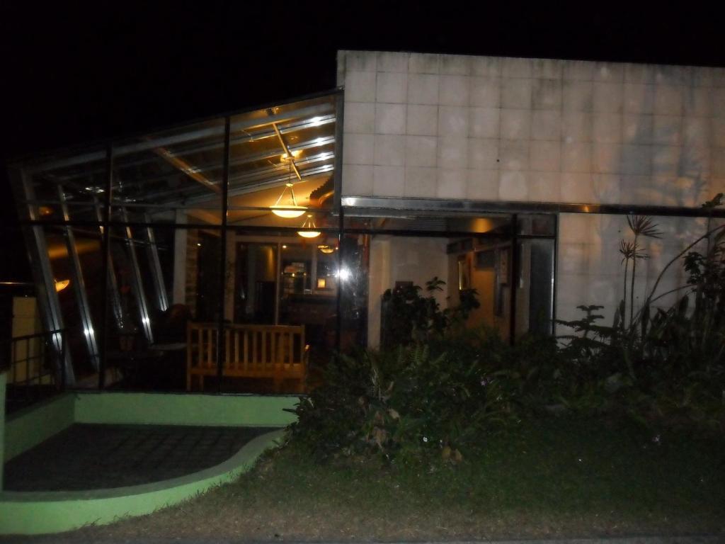 Tagaytay Econo Hotel Тагайтай Экстерьер фото